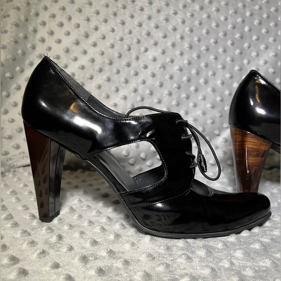 Stuart Weitzman 9.5 Yoke Heels in Mirror Jet Black - Picture 8 of 8
